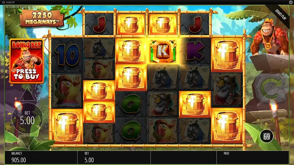 Return of Kong Megaways slot feature golden barrels