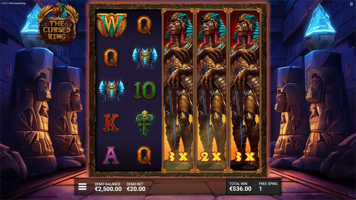 The Cursed King slot feature expanding wilds